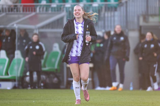 Wolfsburg, Deutschland 15. Februar 2026: 1. Frauenbundesliga - 2025 2026 - VfL Wolfsburg vs. SGS Essen Im Bild: Maike Berentzen (SGS) glücklich nach dem Remis gegen Wolfsburg Copyright: HMBxMedia MadeleinexFantini
