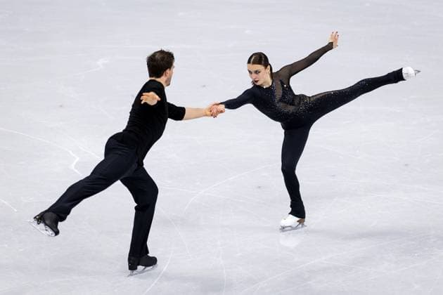 MILAN - Michel Tsiba and Daria Danilova during the short Figure skating, Eiskunstlauf routine in pairs at the Milan Ice Skating Arena at the Milan Winter Olympics. ROBIN VAN LONKHUIJSEN ANP xVIxANPxSportx xxANPxIVx 550820744 originalFilename: 550820744.jpg