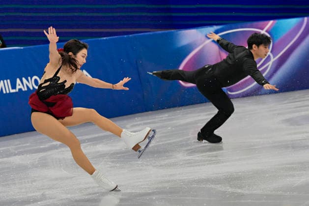 Wenjing Sui and Cong Han of China, stumble during the Pairs Figure skating, Eiskunstlauf Short Program at the Milano Figure Skating Arena in Milan, Italy on Sunday, February 15, 2026.  OLY20260215104 RichardxEllis