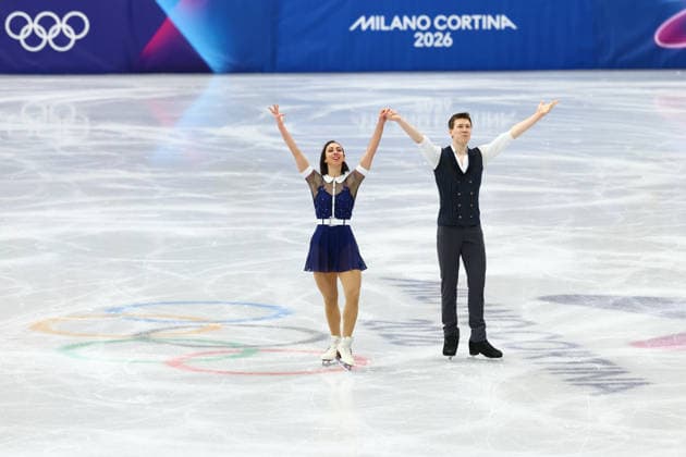 February 15, 2026, Milan, Lombardy, Italy: CAMILLE KOVALEV and PAVEL KOVALEV of France skate their short program in the Pairs of the Figure skating, Eiskunstlauf at the Milano Cortina 2026 Winter Olympic Games, Olympische Spiele, Olympia, OS Milan Italy - ZUMAc179 20260215_oly_c179_089 Copyright: xMickaelxChavetx