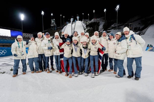 Winter Olympics in Milan Cortina 2026 Val di Fiemme, Italy 20260215. Anna Odine Strom with gold medal and Eirin Maria Kvandal with silver medal with bronze medal after jumping large hill for women in Predazzo Ski jumping, Skispringen, Ski, nordisch Stadium during the Winter Olympics in Milano Cortina 2026. Photo: Terje Pedersen NTB Val di Fiemme Italy EDITORIAL USE ONLY. RESTRICTED USE FOR BETTING COMPANIES Ref:_SPOaQm9DNuWgw4.jpg *** Winter Olympics in Milan Cortina 2026 Val di Fiemme, Italy 20260215 Anna Odine Strom with gold medal and Eirin Maria Kvandal with silver medal with bronze medal after jumping large hill for women in Predazzo Ski Jumping Stadium during the Winter Olympics in Milano Cortina 2026 Photo Terje Pedersen NTB Val di Fiemme Italy EDITORIAL USE ONLY RESTRICTED USE FOR BETTING COMPANIES  Copyright: xTerjexPedersenx xNTBx