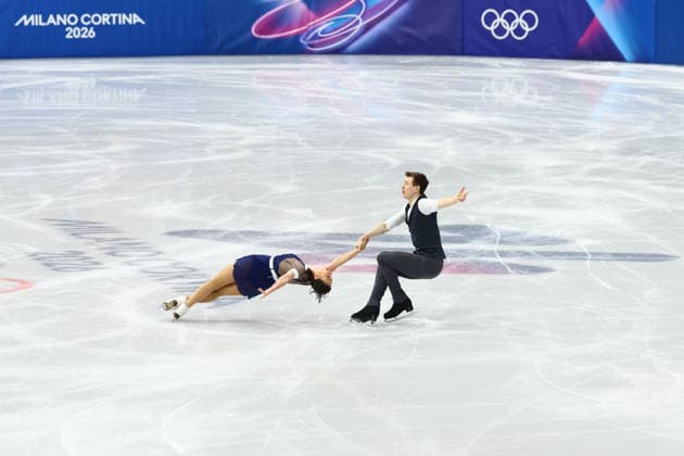 February 15, 2026, Milan, Lombardy, Italy: CAMILLE KOVALEV and PAVEL KOVALEV of France skate their short program in the Pairs of the Figure skating, Eiskunstlauf at the Milano Cortina 2026 Winter Olympic Games, Olympische Spiele, Olympia, OS Milan Italy - ZUMAc179 20260215_oly_c179_091 Copyright: xMickaelxChavetx