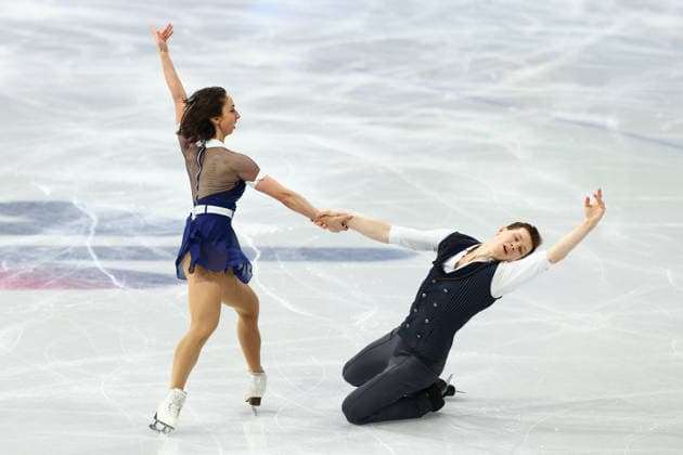 February 15, 2026, Milan, Lombardy, Italy: CAMILLE KOVALEV and PAVEL KOVALEV of France skate their short program in the Pairs of the Figure skating, Eiskunstlauf at the Milano Cortina 2026 Winter Olympic Games, Olympische Spiele, Olympia, OS Milan Italy - ZUMAc179 20260215_oly_c179_092 Copyright: xMickaelxChavetx