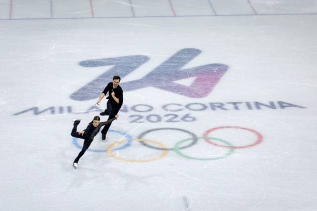 MILAN - Michel Tsiba and Daria Danilova during the short Figure skating, Eiskunstlauf routine in pairs at the Milan Ice Skating Arena at the Milan Winter Olympics. ROBIN VAN LONKHUIJSEN ANP xVIxANPxSportx xxANPxIVx 550821957 originalFilename: 550821957.jpg