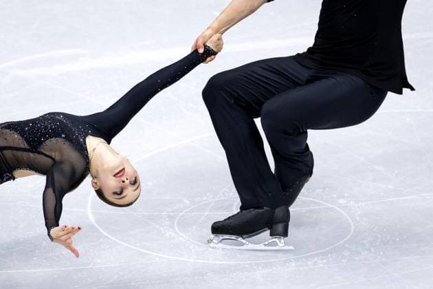 MILAN - Michel Tsiba and Daria Danilova during the short Figure skating, Eiskunstlauf routine in pairs at the Milan Ice Skating Arena at the Milan Winter Olympics. ROBIN VAN LONKHUIJSEN ANP xVIxANPxSportx xxANPxIVx 550821969 originalFilename: 550821969.jpg