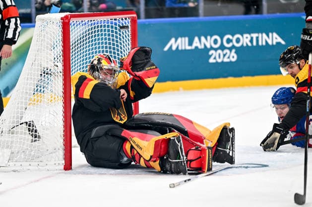 15 02 2026, Milano, Santa Giulia Ice hockey, Eishockey Arena, Winter Olympics: USA - Germany (Ice Hockey), goalkeeper Maximilian Franzreb of Germany Milano Santa Giulia Ice Hockey Arena Lombardy Italy *** 15 02 2026, Milano, Santa Giulia Ice Hockey Arena, Winter Olympics USA Germany Ice Hockey , goalkeeper Maximilian Franzreb of Germany Milano Santa Giulia Ice Hockey Arena Lombardy Italy Copyright: xJustPictures.ch AndreaxBrancax jp-en-AnBr-AB-AAB_717015022026