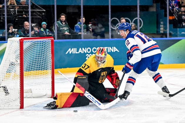 15 02 2026, Milano, Santa Giulia Ice hockey, Eishockey Arena, Winter Olympics: USA - Germany (Ice Hockey), goalkeeper Maximilian Franzreb of Germany makes a save on Matt Boldy of United States Milano Santa Giulia Ice Hockey Arena Lombardy Italy *** 15 02 2026, Milano, Santa Giulia Ice Hockey Arena, Winter Olympics USA Germany Ice Hockey , goalkeeper Maximilian Franzreb of Germany makes a save on Matt Boldy of United States Milano Santa Giulia Ice Hockey Arena Lombardy Italy Copyright: xJustPictures.ch AndreaxBrancax jp-en-AnBr-AB-AAB_635415022026