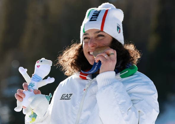 (260215) -- CORTINA D AMPEZZO, Feb. 15, 2026 -- Gold medalist Federica Brignone of Italy displays her medal during the awarding ceremony of the alpine skiing women s giant slalom at the Milan-Cortina 2026 Olympic Winter games, Winterspiele,Spiele, Summer games in Cortina, Italy, Feb. 15, 2026. ) (MICO2026)ITALY-CORTINA D AMPEZZO-OLYMPIC WINTER GAMES-ALPINE SKIING-WOMEN S GIANT SLALOM ZhangxChenlin 