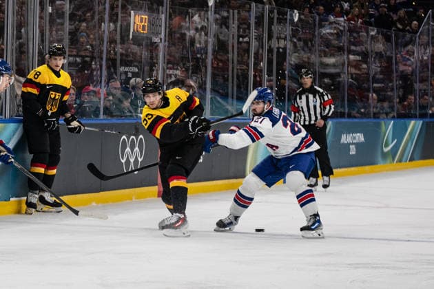 Moritz Seider (Germany, 53) und Dylan Larkin (United States of America, 21) in action during the Menss Ice hockey, Eishockey group stage game between the United States (USA) and Germany (GER) at the Olympic Winter games, Winterspiele,Spiele, Summer games Milano Cortina 2026 at the Milano Santa Giulia Ice Hockey Arena, Milan, Italy, on February 15, 2026. im Gruppenspiel der Männer im Eishockey zwischen den USA (USA) und Deutschland (GER) bei den Olympischen Winterspielen Milano Cortina 2026 in der Milano Santa Giulia Ice Hockey Arena, Mailand, Italien, am 15. Februar 2026. *** Moritz Seider Germany, 53 and Dylan Larkin United States of America, 21 in action during the Mens ice hockey group stage game between the United States USA and Germany GER at the Olympic Winter Games Milano Cortina 2026 at the Milano Santa Giulia Ice Hockey Arena, Milan, Italy, on February 15, 2026 in the Mens ice hockey group stage game between the United States USA and Germany GER at the Olympic Winter Games Milano Cortina 2026 at the Milano Santa Giulia Ice Hockey Arena, Milan, Italy, on February 15, 2026 Copyright: HMBxMedia MarcxNiemeyer