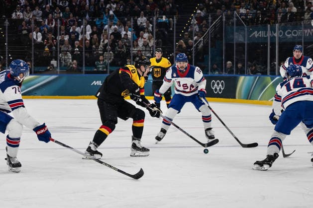 Nico Sturm (Germany, 78) und Vincent Trocheck (United States of America, 16) in action during the Menss Ice hockey, Eishockey group stage game between the United States (USA) and Germany (GER) at the Olympic Winter games, Winterspiele,Spiele, Summer games Milano Cortina 2026 at the Milano Santa Giulia Ice Hockey Arena, Milan, Italy, on February 15, 2026. im Gruppenspiel der Männer im Eishockey zwischen den USA (USA) und Deutschland (GER) bei den Olympischen Winterspielen Milano Cortina 2026 in der Milano Santa Giulia Ice Hockey Arena, Mailand, Italien, am 15. Februar 2026. *** Nico Sturm Germany, 78 and Vincent Trocheck United States of America, 16 in action during the Mens ice hockey group stage game between the United States USA and Germany GER at the Olympic Winter Games Milano Cortina 2026 at the Milano Santa Giulia Ice Hockey Arena, Milan, Italy, on February 15, 2026 in the Mens ice hockey group stage game between the United States USA and Germany GER at the Olympic Winter Games Milano Cortina 2026 at the Milano Santa Giulia Ice Hockey Arena, Milan, Italy, on February 15, 2026 Copyright: HMBxMedia MarcxNiemeyer