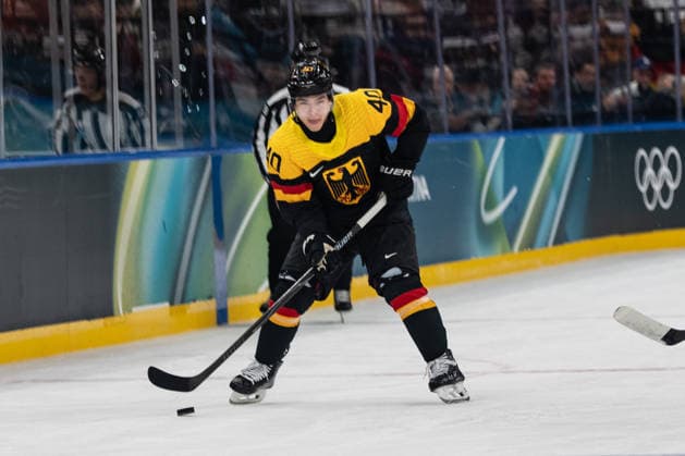 Alexander Ehl (Germany, 40) in action during the Menss Ice hockey, Eishockey group stage game between the United States (USA) and Germany (GER) at the Olympic Winter games, Winterspiele,Spiele, Summer games Milano Cortina 2026 at the Milano Santa Giulia Ice Hockey Arena, Milan, Italy, on February 15, 2026. im Gruppenspiel der Männer im Eishockey zwischen den USA (USA) und Deutschland (GER) bei den Olympischen Winterspielen Milano Cortina 2026 in der Milano Santa Giulia Ice Hockey Arena, Mailand, Italien, am 15. Februar 2026. *** Alexander Ehl Germany, 40 in action during the Mens ice hockey group stage game between the United States USA and Germany GER at the Olympic Winter Games Milano Cortina 2026 at the Milano Santa Giulia Ice Hockey Arena, Milan, Italy, on February 15, 2026 in the Mens ice hockey group stage game between the United States USA and Germany GER at the Olympic Winter Games Milano Cortina 2026 at the Milano Santa Giulia Ice Hockey Arena, Milan, Italy, on February 15, 2026 Copyright: HMBxMedia MarcxNiemeyer