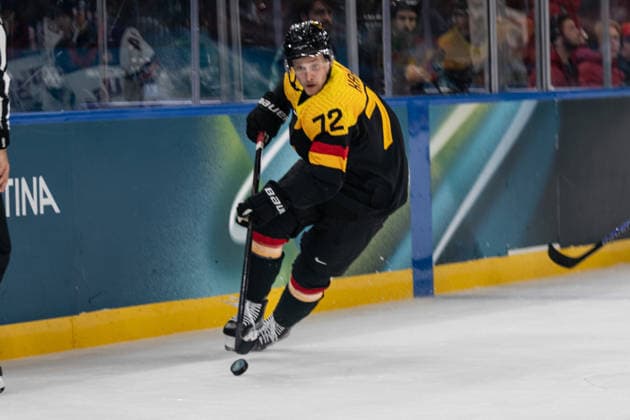 Dominik Kahun (Germany, 72) in action during the Menss Ice hockey, Eishockey group stage game between the United States (USA) and Germany (GER) at the Olympic Winter games, Winterspiele,Spiele, Summer games Milano Cortina 2026 at the Milano Santa Giulia Ice Hockey Arena, Milan, Italy, on February 15, 2026. im Gruppenspiel der Männer im Eishockey zwischen den USA (USA) und Deutschland (GER) bei den Olympischen Winterspielen Milano Cortina 2026 in der Milano Santa Giulia Ice Hockey Arena, Mailand, Italien, am 15. Februar 2026. *** Dominik Kahun Germany, 72 in action during the Mens ice hockey group stage game between the United States USA and Germany GER at the Olympic Winter Games Milano Cortina 2026 at the Milano Santa Giulia Ice Hockey Arena, Milan, Italy, on February 15, 2026 in the Mens ice hockey group stage game between the United States USA and Germany GER at the Olympic Winter Games Milano Cortina 2026 at the Milano Santa Giulia Ice Hockey Arena, Milan, Italy, on February 15, 2026 Copyright: HMBxMedia MarcxNiemeyer