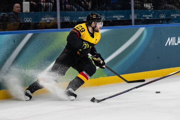 Leon Draisaitl (Germany, 29) in action during the Menss Ice hockey, Eishockey group stage game between the United States (USA) and Germany (GER) at the Olympic Winter games, Winterspiele,Spiele, Summer games Milano Cortina 2026 at the Milano Santa Giulia Ice Hockey Arena, Milan, Italy, on February 15, 2026. im Gruppenspiel der Männer im Eishockey zwischen den USA (USA) und Deutschland (GER) bei den Olympischen Winterspielen Milano Cortina 2026 in der Milano Santa Giulia Ice Hockey Arena, Mailand, Italien, am 15. Februar 2026. *** Leon Draisaitl Germany, 29 in action during the Mens ice hockey group stage game between the United States USA and Germany GER at the Olympic Winter Games Milano Cortina 2026 at the Milano Santa Giulia Ice Hockey Arena, Milan, Italy, on February 15, 2026 in the Mens ice hockey group stage game between the United States USA and Germany GER at the Olympic Winter Games Milano Cortina 2026 at the Milano Santa Giulia Ice Hockey Arena, Milan, Italy, on February 15, 2026 Copyright: HMBxMedia MarcxNiemeyer