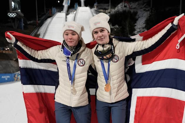 Winter Olympics in Milan Cortina 2026 Val di Fiemme, Italy 20260215. Eirin MAria Kvandal and Anna Odine Strom with medals during the women s large hill jump in the Predazzo Ski jumping, Skispringen, Ski, nordisch Stadium during the Winter Olympics in Milano Cortina 2026. Photo: Terje Pedersen NTB Val di Fiemme Italy EDITORIAL USE ONLY. RESTRICTED USE FOR BETTING COMPANIES Ref:_SPOw4g_zktJhEU.jpg *** Winter Olympics in Milan Cortina 2026 Val di Fiemme, Italy 20260215 Eirin MAria Kvandal and Anna Odine Strom with medals during the women s large hill jump in the Predazzo Ski Jumping Stadium during the Winter Olympics in Milano Cortina 2026 Photo Terje Pedersen NTB Val di Fiemme Italy EDITORIAL USE ONLY RESTRICTED USE FOR BETTING COMPANIES  Copyright: xTerjexPedersenx xNTBx