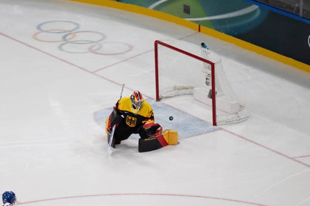 Maximilian Franzreb (Germany, 37) in action during the Menss Ice hockey, Eishockey group stage game between the United States (USA) and Germany (GER) at the Olympic Winter games, Winterspiele,Spiele, Summer games Milano Cortina 2026 at the Milano Santa Giulia Ice Hockey Arena, Milan, Italy, on February 15, 2026. im Gruppenspiel der Männer im Eishockey zwischen den USA (USA) und Deutschland (GER) bei den Olympischen Winterspielen Milano Cortina 2026 in der Milano Santa Giulia Ice Hockey Arena, Mailand, Italien, am 15. Februar 2026. *** Maximilian Franzreb Germany, 37 in action during the Mens ice hockey group stage game between the United States USA and Germany GER at the Olympic Winter Games Milano Cortina 2026 at the Milano Santa Giulia Ice Hockey Arena, Milan, Italy, on February 15, 2026 in the Mens ice hockey group stage game between the United States USA and Germany GER at the Olympic Winter Games Milano Cortina 2026 at the Milano Santa Giulia Ice Hockey Arena, Milan, Italy, on February 15, 2026 Copyright: HMBxMedia MarcxNiemeyer