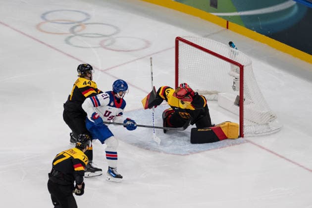 Dylan Larkin (United States of America, 21) in action during the Menss Ice hockey, Eishockey group stage game between the United States (USA) and Germany (GER) at the Olympic Winter games, Winterspiele,Spiele, Summer games Milano Cortina 2026 at the Milano Santa Giulia Ice Hockey Arena, Milan, Italy, on February 15, 2026. im Gruppenspiel der Männer im Eishockey zwischen den USA (USA) und Deutschland (GER) bei den Olympischen Winterspielen Milano Cortina 2026 in der Milano Santa Giulia Ice Hockey Arena, Mailand, Italien, am 15. Februar 2026. *** Dylan Larkin United States of America, 21 in action during the Mens ice hockey group stage game between the United States USA and Germany GER at the Olympic Winter Games Milano Cortina 2026 at the Milano Santa Giulia Ice Hockey Arena, Milan, Italy, on February 15, 2026 in the Mens ice hockey group stage game between the United States USA and Germany GER at the Olympic Winter Games Milano Cortina 2026 at the Milano Santa Giulia Ice Hockey Arena, Milan, Italy, on February 15, 2026 Copyright: HMBxMedia MarcxNiemeyer