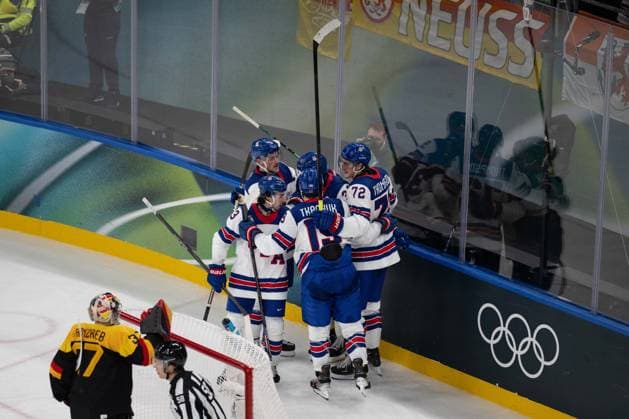 Goal celebration 2:0 Auston Matthews (United States of America, 34) in action during the Menss Ice hockey, Eishockey group stage game between the United States (USA) and Germany (GER) at the Olympic Winter games, Winterspiele,Spiele, Summer games Milano Cortina 2026 at the Milano Santa Giulia Ice Hockey Arena, Milan, Italy, on February 15, 2026. im Gruppenspiel der Männer im Eishockey zwischen den USA (USA) und Deutschland (GER) bei den Olympischen Winterspielen Milano Cortina 2026 in der Milano Santa Giulia Ice Hockey Arena, Mailand, Italien, am 15. Februar 2026. *** Goal celebration 2 0 Auston Matthews United States of America, 34 in action during the Mens ice hockey group stage game between the United States USA and Germany GER at the Olympic Winter Games Milano Cortina 2026 at the Milano Santa Giulia Ice Hockey Arena, Milan, Italy, on February 15, 2026 in the Mens ice hockey group stage game between the United States USA and Germany GER at the Olympic Winter Games Milano Cortina 2026 at the Milano Santa Giulia Ice Hockey Arena, Milan, Italy, on February 15, 2026 Copyright: HMBxMedia MarcxNiemeyer