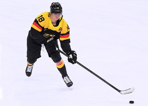 STUETZLE Tim Team GER Eishockey Vorrunde Spiel USA - Deutschland Olympics - Olympische Winterspiele 2026 Mailand - Cortina 06 - 22 Februar 2026 in Italien am 15.02.2026 in Mailand *** STUETZLE Tim Team GER Ice Hockey Preliminary Round Match USA Germany Olympics Olympic Winter Games 2026 Milan Cortina 06 February 22, 2026 in Italy on February 15, 2026 in Milan Copyright: xx