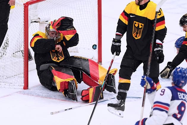 FRANZREB Maximilian Torwart Team GER Eishockey Vorrunde Spiel USA - Deutschland Olympics - Olympische Winterspiele 2026 Mailand - Cortina 06 - 22 Februar 2026 in Italien am 15.02.2026 in Mailand *** FRANZREB Maximilian Goalkeeper Team GER Ice Hockey Preliminary Round Match USA Germany Olympics Olympic Winter Games 2026 Milan Cortina 06 February 22, 2026 in Italy on February 15, 2026 in Milan Copyright: xx