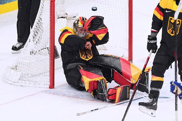 FRANZREB Maximilian Torwart Team GER Eishockey Vorrunde Spiel USA - Deutschland Olympics - Olympische Winterspiele 2026 Mailand - Cortina 06 - 22 Februar 2026 in Italien am 15.02.2026 in Mailand *** FRANZREB Maximilian Goalkeeper Team GER Ice Hockey Preliminary Round Match USA Germany Olympics Olympic Winter Games 2026 Milan Cortina 06 February 22, 2026 in Italy on February 15, 2026 in Milan Copyright: xx