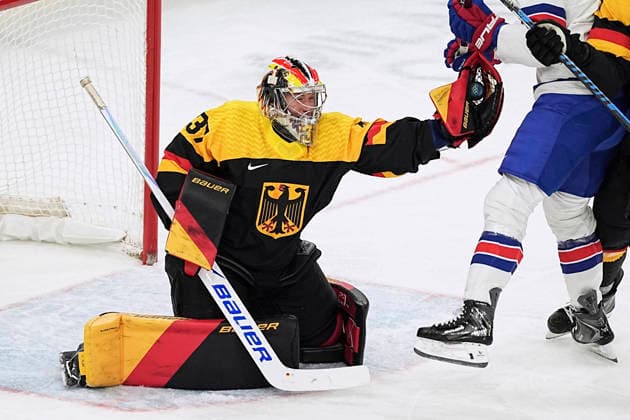 FRANZREB Maximilian Torwart Team GER Eishockey Vorrunde Spiel USA - Deutschland Olympics - Olympische Winterspiele 2026 Mailand - Cortina 06 - 22 Februar 2026 in Italien am 15.02.2026 in Mailand *** FRANZREB Maximilian Goalkeeper Team GER Ice Hockey Preliminary Round Match USA Germany Olympics Olympic Winter Games 2026 Milan Cortina 06 February 22, 2026 in Italy on February 15, 2026 in Milan Copyright: xx