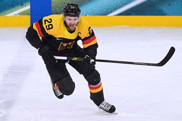 DRAISAITL Leon Team GER Eishockey Vorrunde Spiel USA - Deutschland Olympics - Olympische Winterspiele 2026 Mailand - Cortina 06 - 22 Februar 2026 in Italien am 15.02.2026 in Mailand *** DRAISAITL Leon Team GER Ice Hockey Preliminary Round Match USA Germany Olympics Olympic Winter Games 2026 Milan Cortina 06 February 22, 2026 in Italy on February 15, 2026 in Milan Copyright: xx