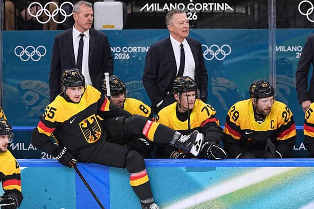 KREIS Harold Trainer Team GER Eishockey Vorrunde Spiel USA - Deutschland Olympics - Olympische Winterspiele 2026 Mailand - Cortina 06 - 22 Februar 2026 in Italien am 15.02.2026 in Mailand *** KREIS Harold Trainer Team GER Ice Hockey Preliminary Round Match USA Germany Olympics Olympic Winter Games 2026 Milan Cortina 06 February 22 2026 in Italy on 15 02 2026 in Milan Copyright: xx
