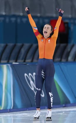 (260215) -- MILAN, Feb. 15, 2026 -- Femke Kok of the Netherlands celebrates after the Speed skating, Eisschnelllauf women s 500m final match at the Milan-Cortina 2026 Olympic Winter games, Winterspiele,Spiele, Summer games in Milan, Italy, Feb. 15, 2026. ) (MICO2026)ITALY-MILAN-OLYMPIC WINTER GAMES-SPEED SKATING-WOMEN S 500M-FINAL DuxXiaoyi 