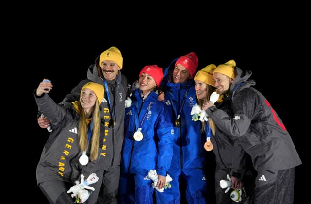 (260215) -- CORTINA D AMPEZZO, Feb. 15, 2026 -- Gold medalists Tabitha Stoecker Matt Weston of Britain, silver medalists Susanne Kreher Axel Jungk of Germany and bronze medalists Jacqueline Pfeifer Christopher Grotheer of Germany take a selfie during the awarding ceremony of the skeleton mixed team competition at the Milan-Cortina 2026 Olympic Winter games, Winterspiele,Spiele, Summer games in Cortina, Italy, Feb. 15, 2026. ) (MICO2026)ITALY-CORTINA D AMPEZZO-OLYMPIC WINTER GAMES-SKELETON MIXED TEAM LixGang 