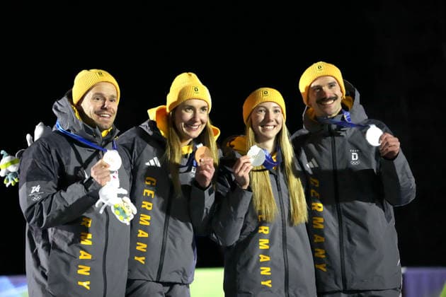 (260215) -- CORTINA D AMPEZZO, Feb. 15, 2026 -- Silver medalists Susanne Kreher (2nd R) Axel Jungk of Germany and bronze medalists Jacqueline Pfeifer (2nd L) Christopher Grotheer of Germany pose for photos during the awarding ceremony of the skeleton mixed team competition at the Milan-Cortina 2026 Olympic Winter games, Winterspiele,Spiele, Summer games in Cortina, Italy, Feb. 15, 2026. ) (MICO2026)ITALY-CORTINA D AMPEZZO-OLYMPIC WINTER GAMES-SKELETON MIXED TEAM LixGang 
