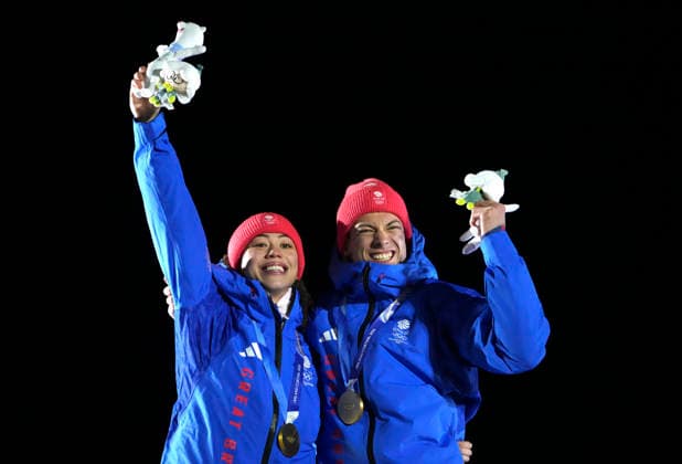 (260215) -- CORTINA D AMPEZZO, Feb. 15, 2026 -- Gold medalists Tabitha Stoecker (L) Matt Weston of Britain celebrate during the awarding ceremony of the skeleton mixed team competition at the Milan-Cortina 2026 Olympic Winter games, Winterspiele,Spiele, Summer games in Cortina, Italy, Feb. 15, 2026. ) (MICO2026)ITALY-CORTINA D AMPEZZO-OLYMPIC WINTER GAMES-SKELETON MIXED TEAM LixGang 