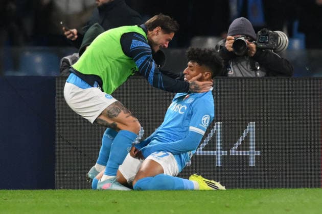 Alisson Santos of SSC Napoli celebrates after scoring goal in the 82th minute for 2-2 during the match of 25th day of the Serie A Championship between S.S.C. Napoli and A.S.Roma at the Maradona Stadium on Feb 15, 2026 in Naples, Italy. during SSC Napoli vs AS Roma, Italian soccer Serie A match in Naples, Italy, February 15 2026  Copyright: xRobertoxRamaccia IPAxSportx xipa-agency.netx xx IPA_71577130 IPA_Agency_IPA71577130