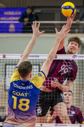 1.Volleyball Bundesliga -Saison 2025 2026 Cerebricks Volley Goats Mitteldeutschland vs. Netzhoppers KW Halle, Deutschland 15. Februar 2026: Im Bild:v.li.Dax Tompkins (Bitterfeld) und Caleb Lipscomb (Netzhoppers) Halle Saale swh.Arena Sachsen-Anhalt Deutschland