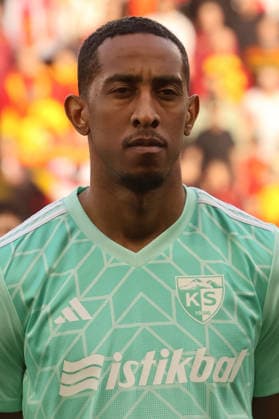 IZMIR, TURKEY - FEBRUARY 15: Joshua Brenet of Kayserispor during the Trendyol Süper Lig match between Göztepe SK and Kayserispor at Goztepe Gursel Aksel Stadium on February 15, 2026 in Izmir, Turkey. Izmir Turkey Copyright: xSeskimphotox Goztepe-Kayseri-150226 (1)