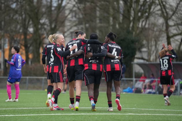 Deutschland, Frankfurt am Main, 2. Frauen-Bundesliga 2025 26 - Eintracht Frankfurt II vs. 1. FSV Mainz 05, Mira Arouna (Eintracht Frankfurt, 28), Mina Matijevic (Eintracht Frankfurt, 11), Keira Bednorz (Eintracht Frankfurt, 23), Emily Wallrabenstein (Eintracht Frankfurt, 04). Copyright: xMirjamxGeigerx