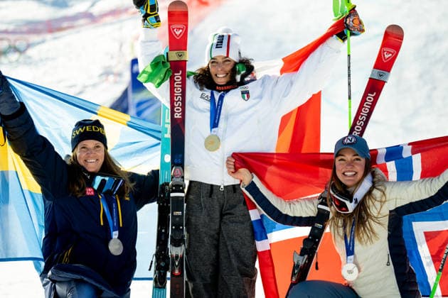 OLYMPICS - Winter Olympic Games, Olympische Spiele, Olympia, OS Milano Cortina 2026 CORTINA D AMPEZZO,ITALY,15.FEB.26 - OLYMPICS, ALPINE SKIING - Winter Olympic Games Milano Cortina 2026, giant slalom, women, medal ceremony. Image shows the rejoicing of Sara Hector (SWE), Federica Brignone (ITA) and Thea Louise Stjernesund (NOR).  GEPAxpictures xAlexanderxSolc
