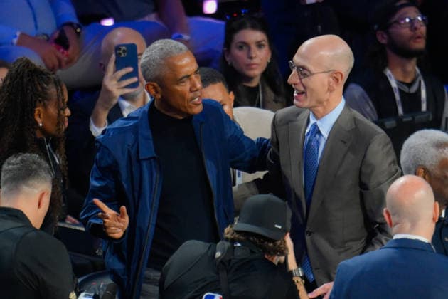 NBA, Basketball Herren, USA All Star 2026 LOS ANGELES, CA - FEB 15: Barack Obama (L) attends the 75th NBA All-Star Game at Intuit Dome on February 15, 2026 in Inglewood, California. Tayfun Coskun Anadolu California United States. Editorial use only. Please get in touch for any other usage.  Copyright: x2026xAnadoluxTayfunxCoskunx