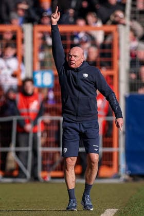 15.02.2026, Fußball, VfL Bochum - SC Paderborn 07, 2. Fußball Bundesliga, 22. Spieltag, Vonovia Ruhrstadion, Saison 2025 2026: Cheftrainer Uwe Rösler (VfL Bochum hc) gestikulierend am Spielfeldrand DFB regulations prohibit any use of photographs as image sequences and or quasi-video. Nordrhein-Westfalen Deutschland
