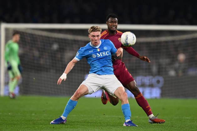 CALCIO - Serie A - SSC Napoli vs AS Roma Rasmus Hojlund of S.S.C. Napoli and Evan N Dicka of A.S. Roma are in action during the 25th day of the Serie A Championship between S.S.C. Napoli and A.S. Roma at the Diego Armando Maradona Stadium on February 15, 2026 in Naples, Italy. Naples Italy  Copyright: xIPAxSport ABACAx