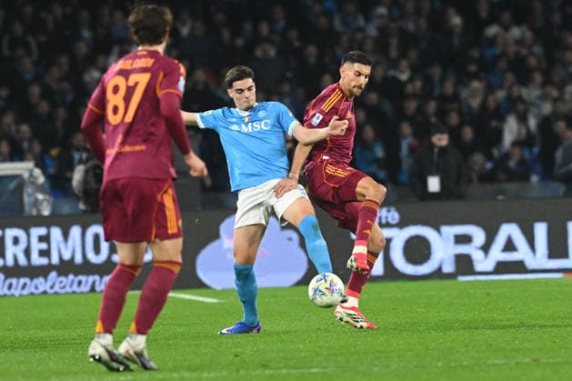 CALCIO - Serie A - SSC Napoli vs AS Roma Miguel Gutierrez of SSC Napoli competes for the ball with Zeki Celik of AS roma during the Serie A Enelive match between SSC Napoli vs AS Roma :Danilo Gemito Live Photo Naples Italy  Copyright: xIPAxSport ABACAx