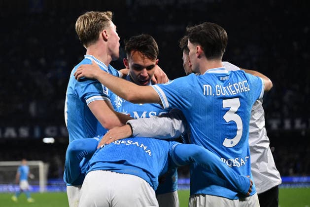 CALCIO - Serie A - SSC Napoli vs AS Roma De Aleida Santos Alisson of S.S.C. Napoli celebrates after scoring the goal of 2-2 during the 25th day of the Serie A Championship between S.S.C. Napoli and A.S. Roma at the Diego Armando Maradona Stadium on February 15, 2026 in Naples, Italy. Naples Italy  Copyright: xIPAxSport ABACAx