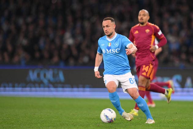 CALCIO - Serie A - SSC Napoli vs AS Roma Stanislav Lobotka of SSC Napoli runs with the ball during the match of 25th day of the Serie A Championship between S.S.C. Napoli and A.S.Roma at the Maradona Stadium on Feb 15, 2026 in Naples, Italy. during SSC Napoli vs AS Roma, Italian soccer Serie A match in Naples, Italy, February 15 2026 Naples Italy  Copyright: xIPAxSport ABACAx