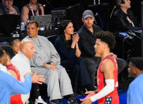 NBA, Basketball Herren, USA All Star 2026: Celebrities LOS ANGELES, CA - FEB 15: Prince Harry and Meghan Markle, Duchess of Sussex and rapper-song writer Queen Latifah (left) attend the NBA All Star 2026 at Intuit Dome, Inglewood, Los Angeles, California, United States on February 15, 2026. Tayfun Coskun Anadolu California United States. Editorial use only. Please get in touch for any other usage.  Copyright: x2026xAnadoluxTayfunxCoskunx