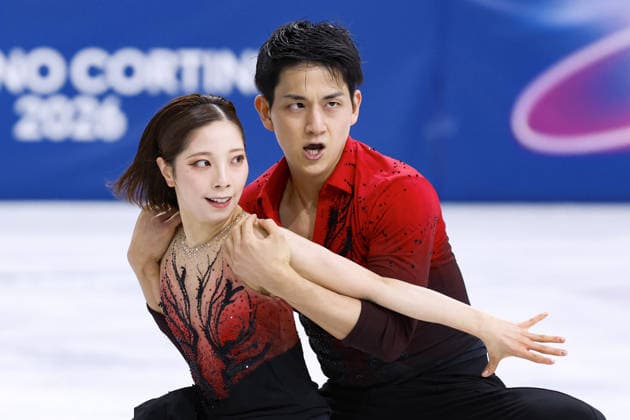 Milan Cortina Olympics: Figure skating, Eiskunstlauf Riku Miura (L) and Ryuichi Kihara of Japan perform in the pairs figure skating short program at the Milan Cortina Olympics at Milano Ice Skating Arena in Milan on Feb. 15, 2026.  A14AA0005291181P