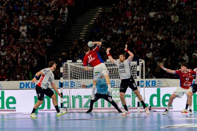 RECORD DATE NOT STATED Szene mit Johannes Golla (4; SG Flensburg Handewitt), Andreas Magaard (4; HSV Hamburg), Kevin Moller (20; SG Flensburg Handewitt) und Blaz Blagotinsek (43; SG Flensburg Handewitt) Szene mit Johannes Golla (4; SG Flensburg Handewitt) und Andreas Magaard (4; HSV Hamburg) Copyright: xPhilippHeistx