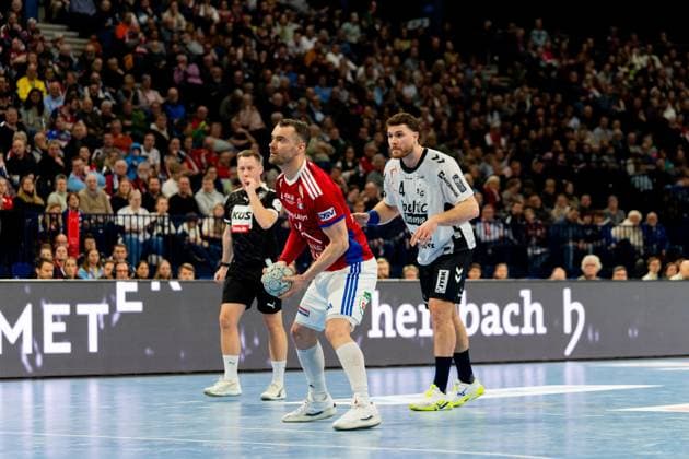 RECORD DATE NOT STATED Szene mit Benjamin Buric (1; SG Flensburg Handewitt), Torsten Jansen (0; HSV Hamburg) und Johannes Golla (4; SG Flensburg Handewitt) Benjamin Buric (1; SG Flensburg Handewitt) und Johannes Golla (4; SG Flensburg Handewitt) gegen Torsten Jansen (0; HSV Hamburg) Copyright: xPhilippHeistx