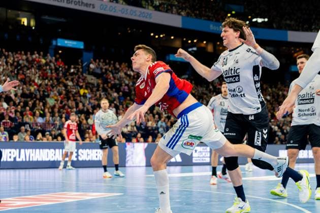 RECORD DATE NOT STATED Szene mit Lasse Moller (64; SG Flensburg Handewitt), Johannes Golla (4; SG Flensburg Handewitt), Benjamin Buric (1; SG Flensburg Handewitt), Blaz Blagotinsek (43; SG Flensburg Handewitt) und Oliver Norlyk (5; HSV Hamburg) Lasse Moller (64; SG Flensburg Handewitt) und Johannes Golla (4; SG Flensburg Handewitt) in Aktion Copyright: xPhilippHeistx