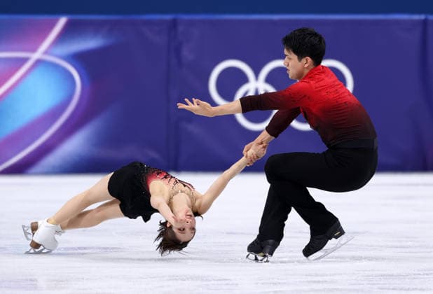 (260216) -- MILAN, Feb. 16, 2026 -- Miura Riku and Kihara Ryuichi of Japan perform during the Figure skating, Eiskunstlauf pair skating short program match at the Milan-Cortina 2026 Olympic Winter games, Winterspiele,Spiele, Summer games in Milan, Italy, Feb. 15, 2026. ) (MICO2026)ITALY-MILAN-OLYMPIC WINTER GAMES-FIGURE SKATING-PAIR SKATING-SHORT PROGRAM ChenxYichen 