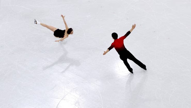 (260216) -- MILAN, Feb. 16, 2026 -- Miura Riku and Kihara Ryuichi of Japan perform during the Figure skating, Eiskunstlauf pair skating short program match at the Milan-Cortina 2026 Olympic Winter games, Winterspiele,Spiele, Summer games in Milan, Italy, Feb. 15, 2026. ) (MICO2026)ITALY-MILAN-OLYMPIC WINTER GAMES-FIGURE SKATING-PAIR SKATING-SHORT PROGRAM LixMing 