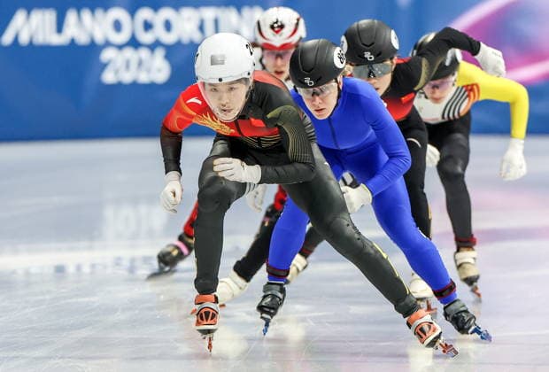 ITALY, MILAN - FEBRUARY 16, 2026: Zhang Chutong of China and Alena Krylova (L-R) of Russia compete in the women s 1,000m short-track Speed skating, Eisschnelllauf quarterfinals during the 2026 Winter Olympic Games, Olympische Spiele, Olympia, OS at the Milano Ice Skating Arena. Peter Kovalev TASS  88798889